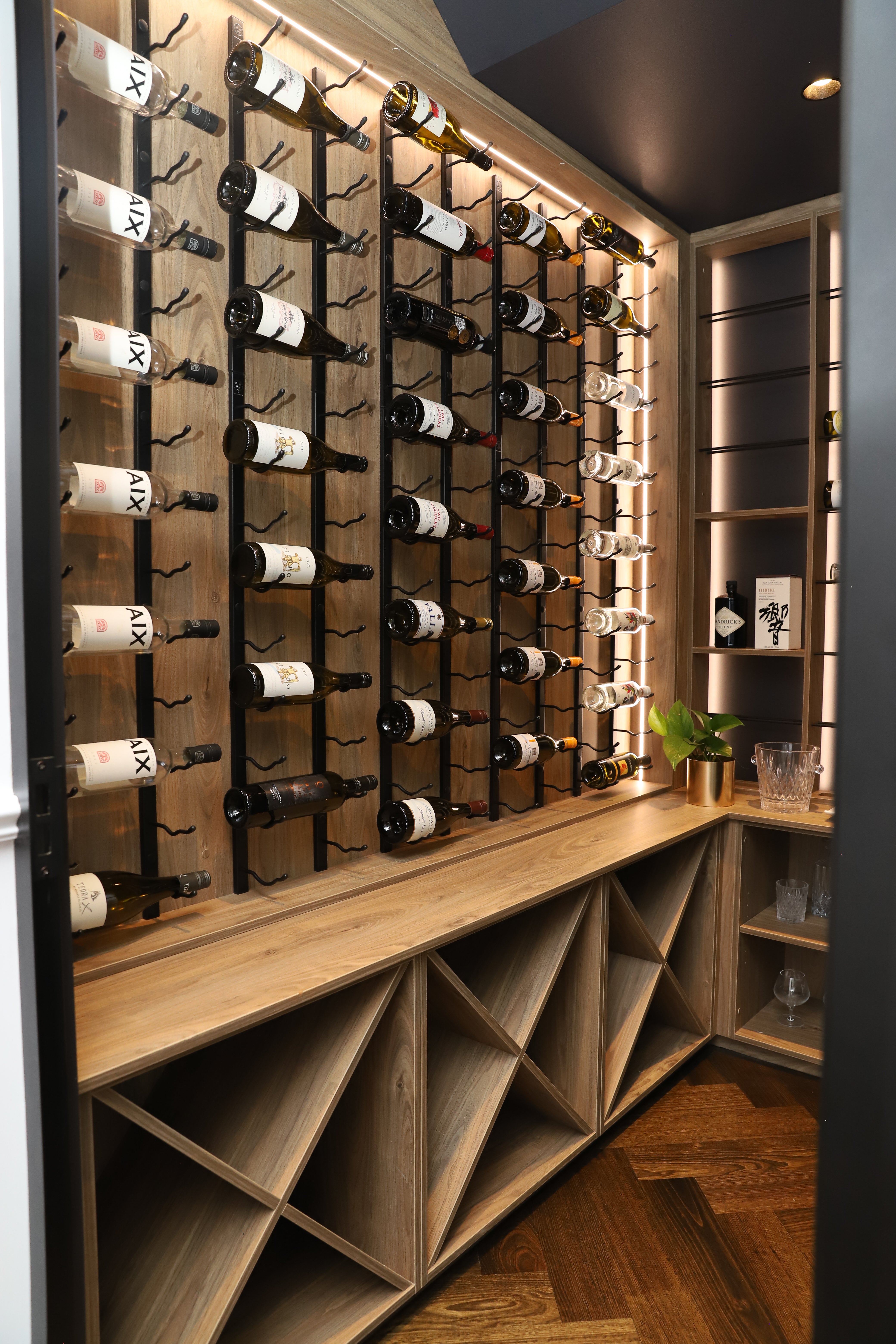 W Series 4 - 4ft Wall Mounted Metal Wine Rack